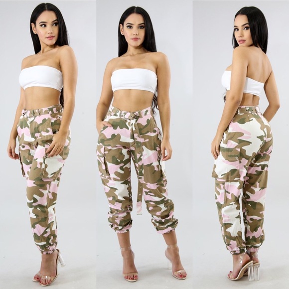 Pants - *Medium Left*Camo cargo pants